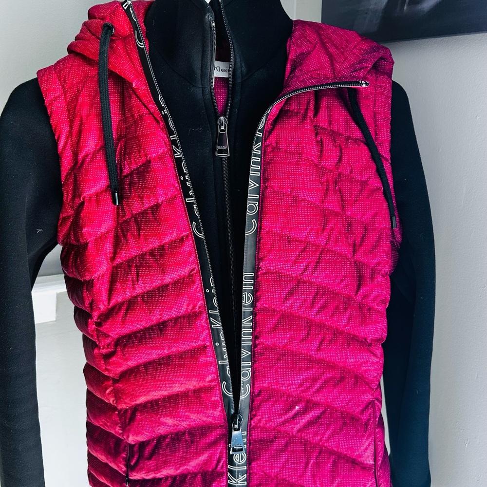 Calvin Klein Red Quilted design Patterned coat.